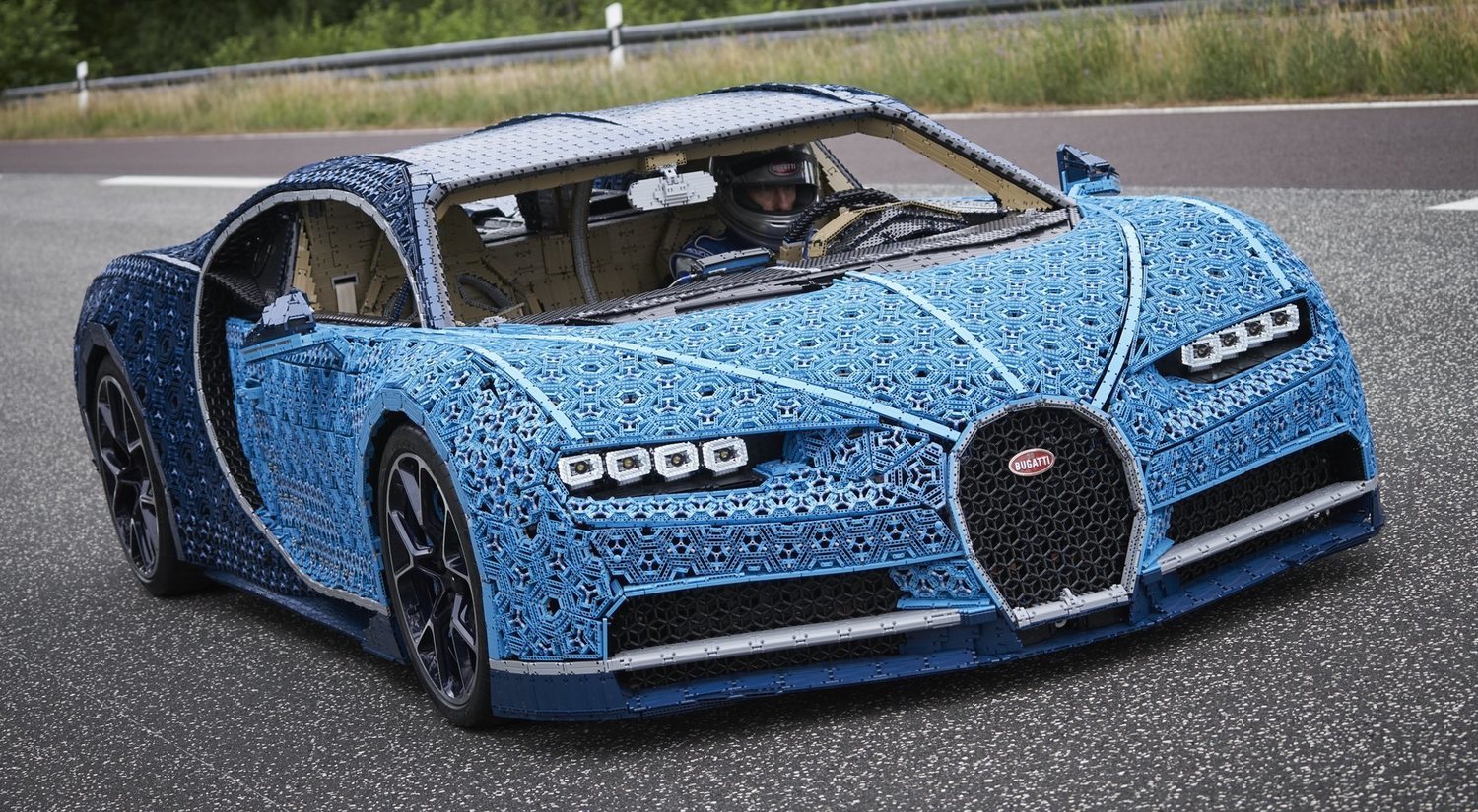 El Bugatti de LEGO fabricado con un millón de piezas