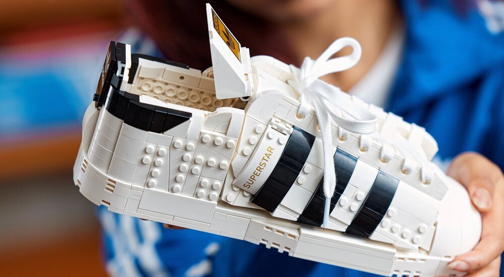 Quinto Patria Elegancia LEGO crea una réplica exacta de las adidas Superstar - MENzig