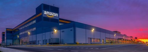 Amazon es una de las compañías que más dinero factura a nivel mundial y cuenta con una de las redes de servidores (AWS) más potentes del mundo.