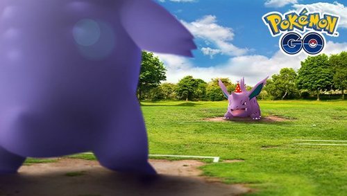 El clásico combate ente Gengar y Nidornio que abría los primeros juegos, volverán con un sombrero de fiesta en Pokémon Go.