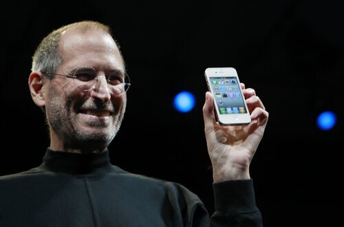Steve Jobs no quería móviles grandes. Sus sucesores no pensaron lo mismo.