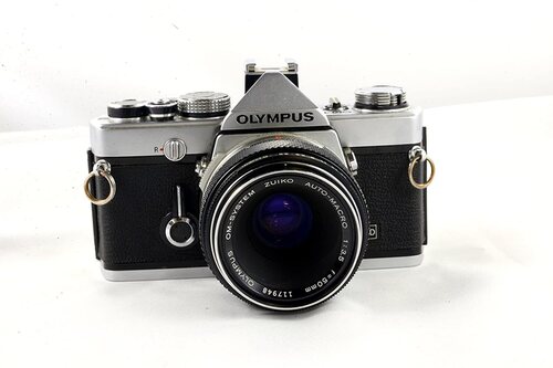 La Olympus OM-1 es una gran alternativa si la Leica M6 es un amor platónico.